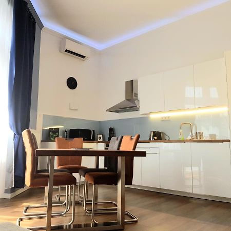 Luxurious Apartment With Balconies In Downtown Bp Budapest Eksteriør billede