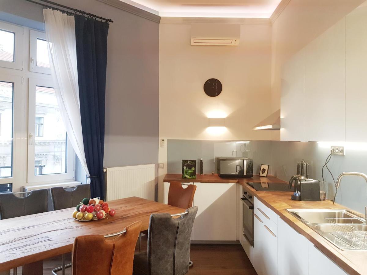 Luxurious Apartment With Balconies In Downtown Bp Budapest Eksteriør billede
