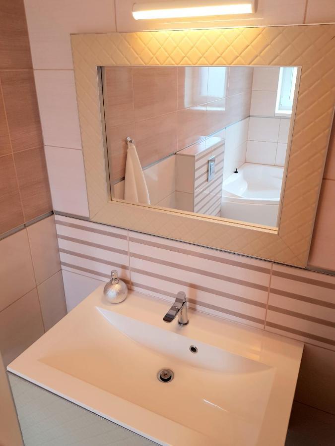 Luxurious Apartment With Balconies In Downtown Bp Budapest Eksteriør billede